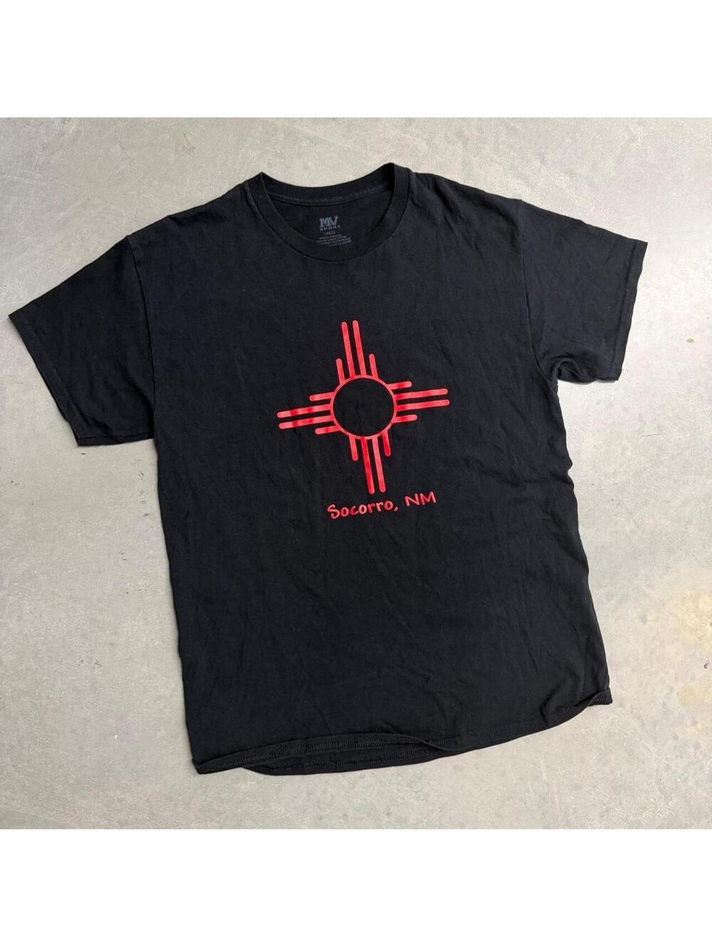 2000's Men's MV Sport Socorro New Mexico Black Graphic Tee Sized Large